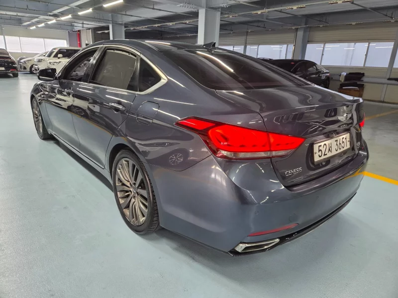 Hyundai Genesis