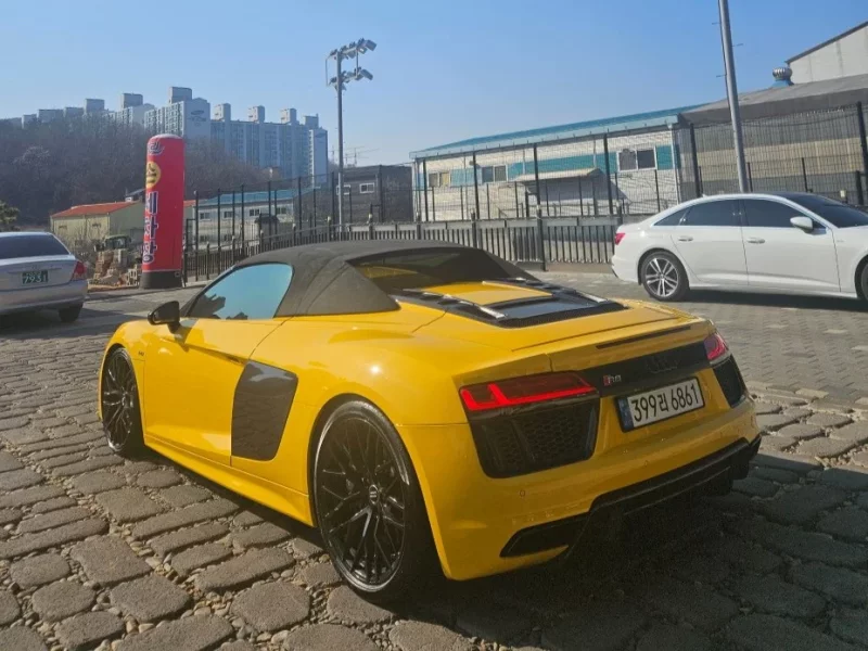 Audi R8