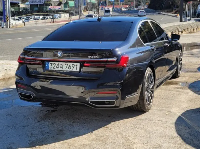 BMW 7-Series