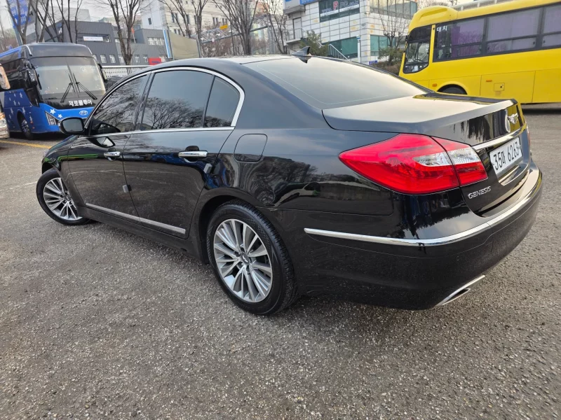 Hyundai Genesis