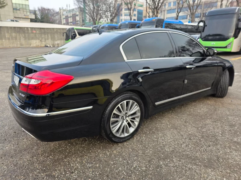 Hyundai Genesis