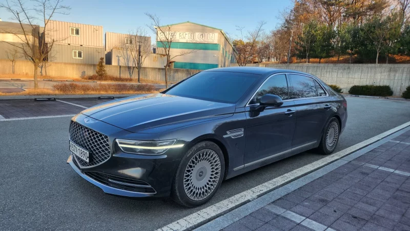 Genesis G90