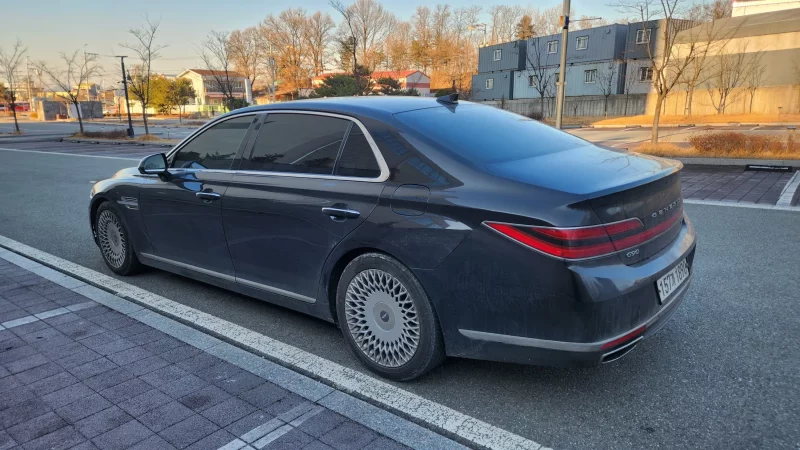 Genesis G90