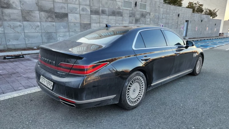 Genesis G90