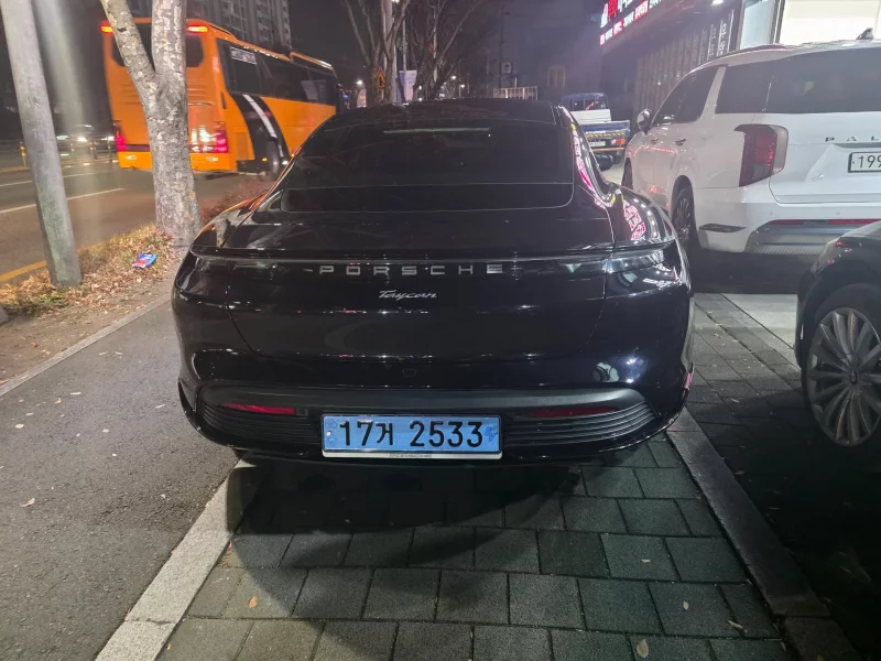 Porsche TAYCAN