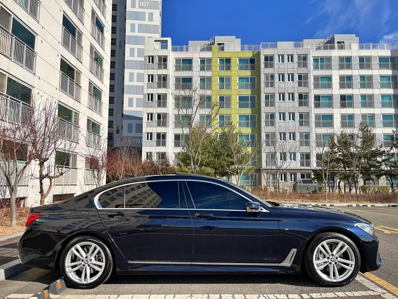 BMW 7-Series