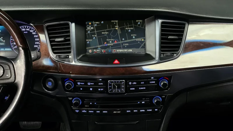 Hyundai Equus