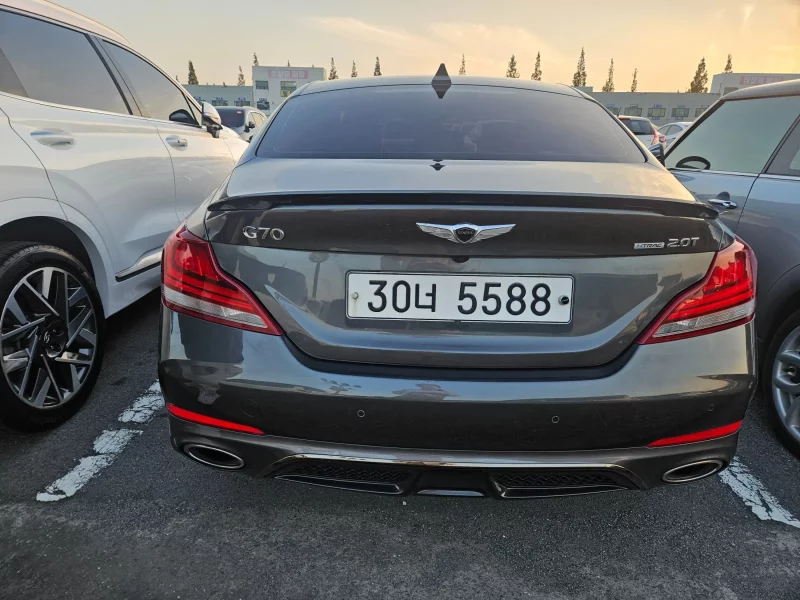 Genesis G70