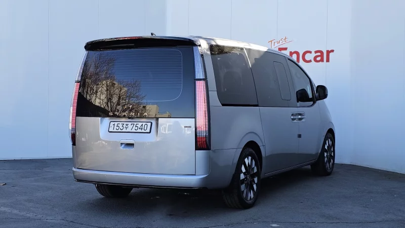 Hyundai Staria