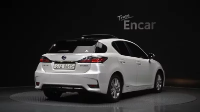 Lexus CT200h