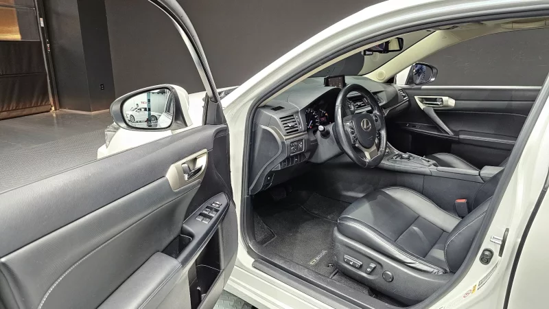 Lexus CT200h