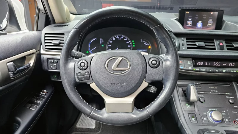 Lexus CT200h