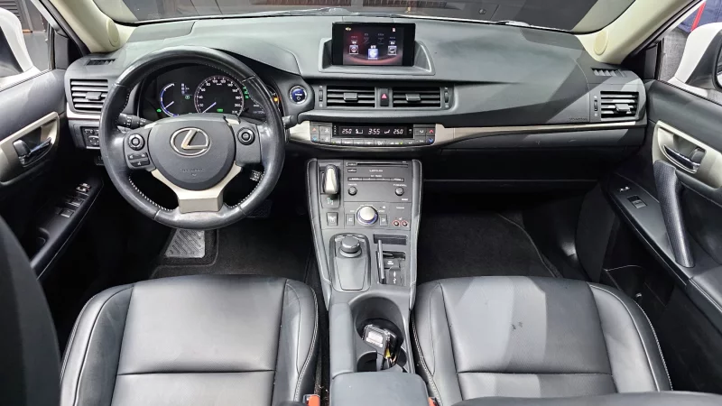 Lexus CT200h