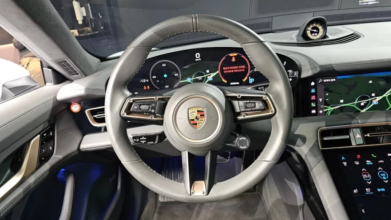 Porsche TAYCAN