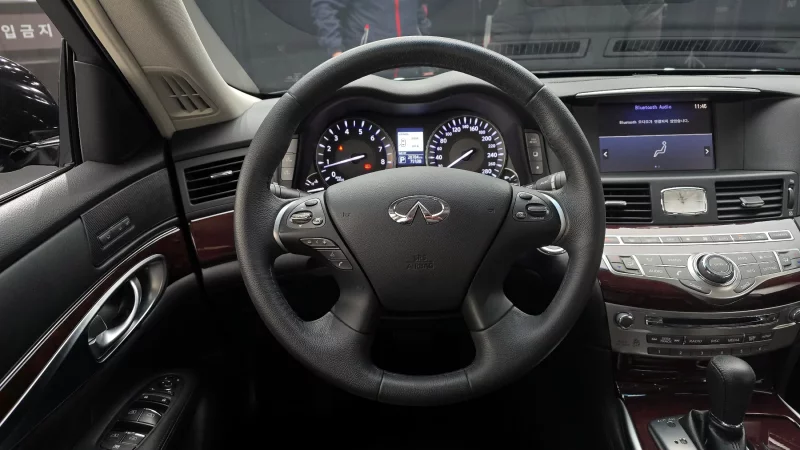 Infiniti Q70