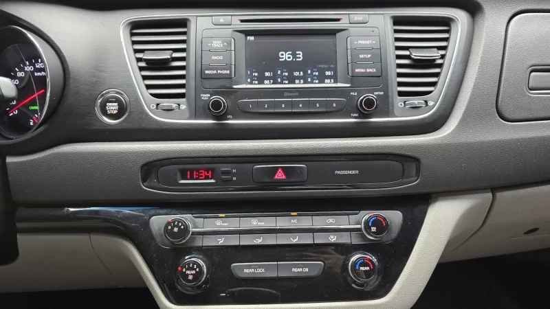 Kia Carnival