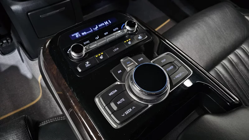 Genesis EQ900