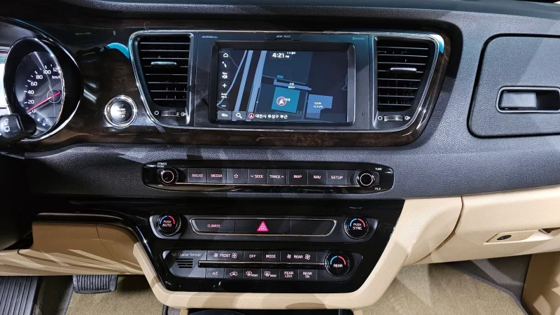 Kia Carnival