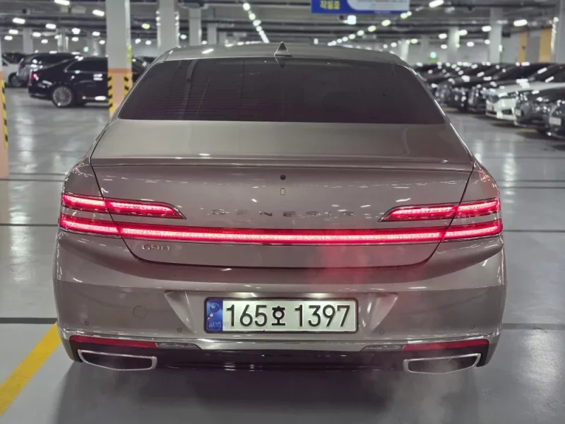 Genesis G90