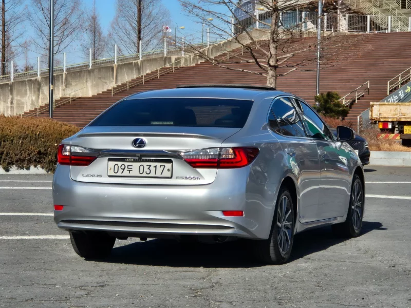 Lexus ES