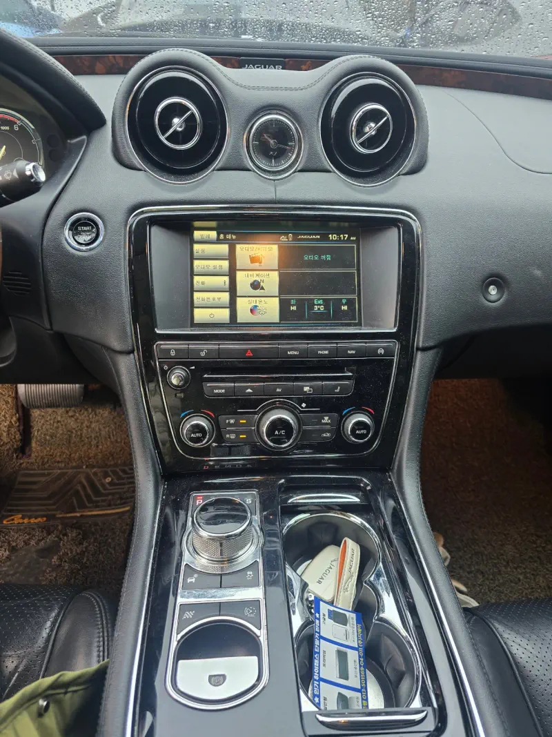 Jaguar XJ