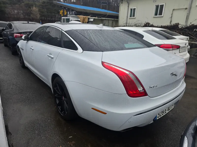 Jaguar XJ