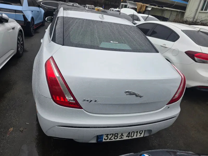 Jaguar XJ
