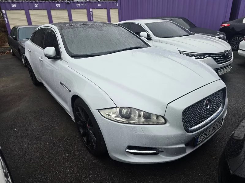 Jaguar XJ