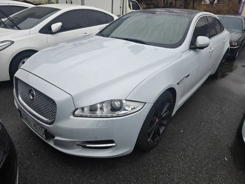 Jaguar XJ