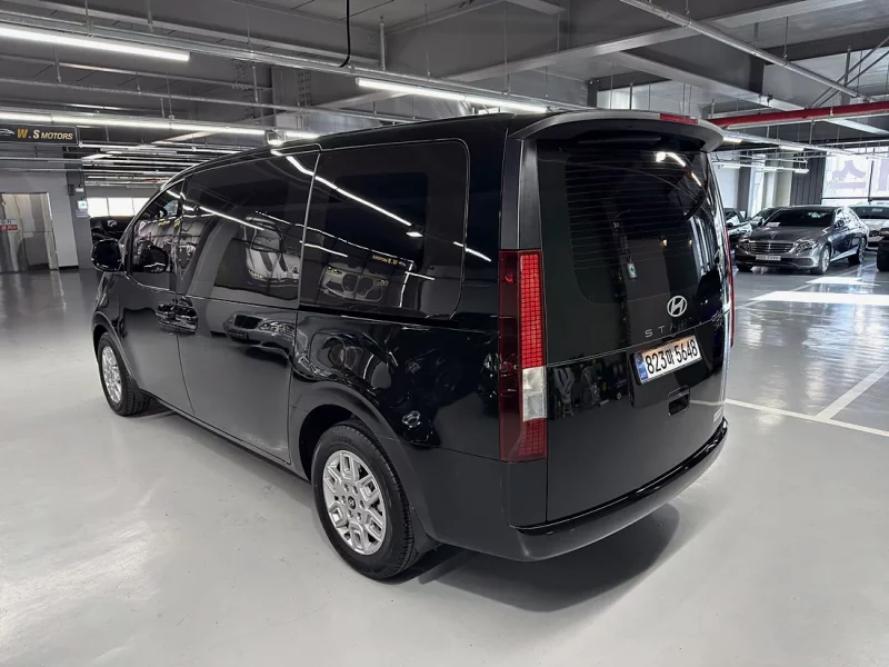 Hyundai Staria