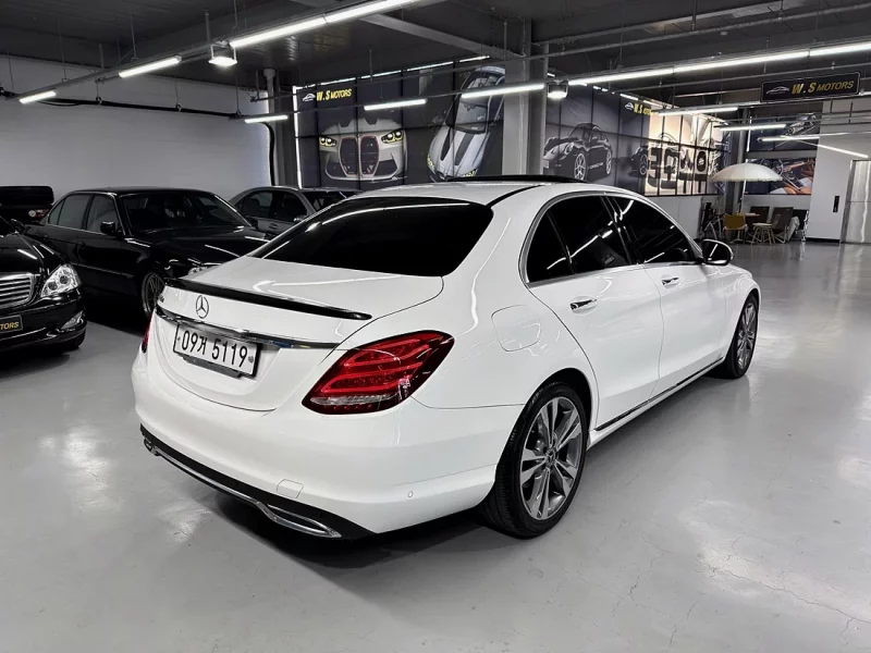 Mercedes-Benz C-Class