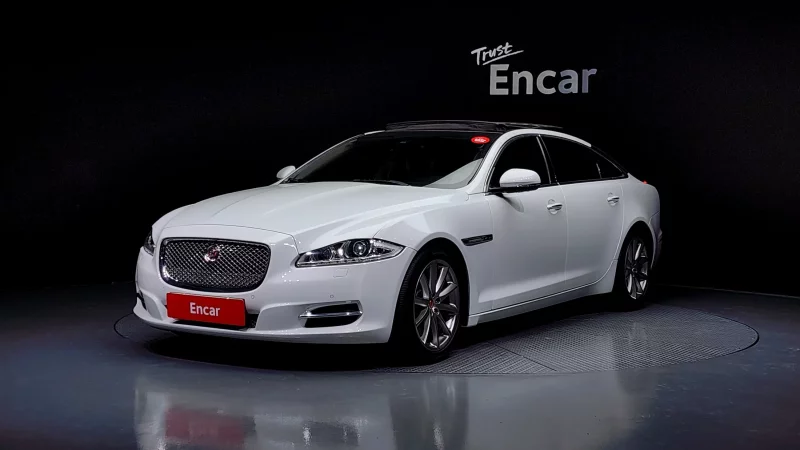 Jaguar XJ