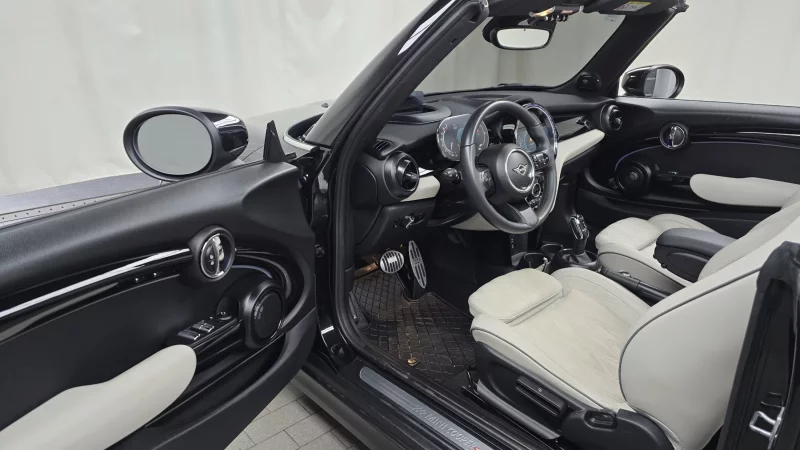 MINI Cooper Convertible