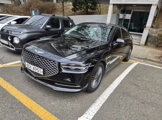 Genesis G90