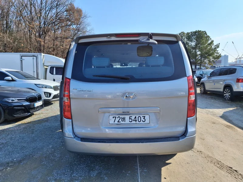 Hyundai Starex