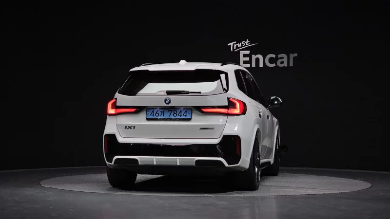 BMW IX1