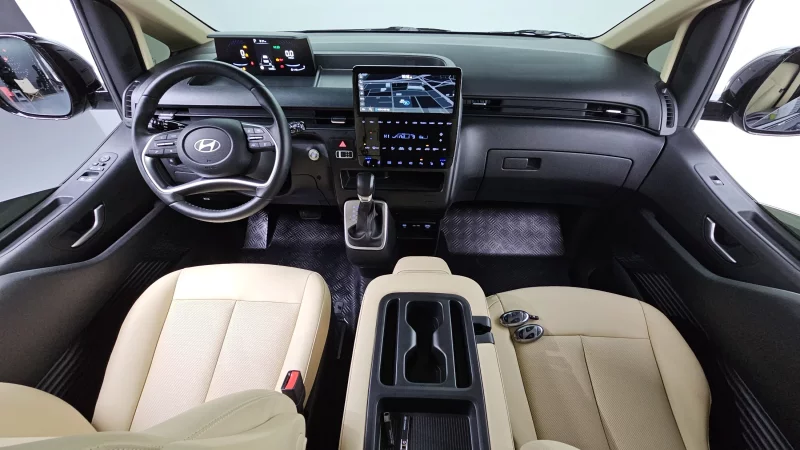 Hyundai Staria