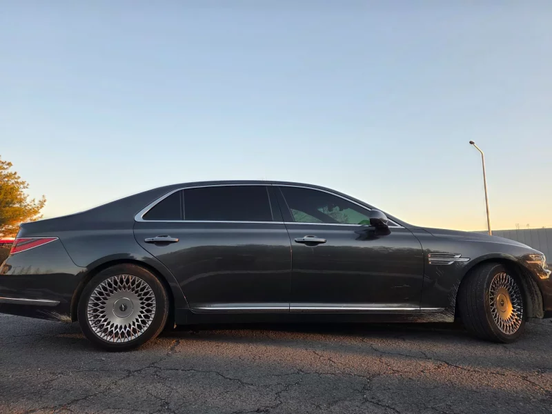 Genesis G90