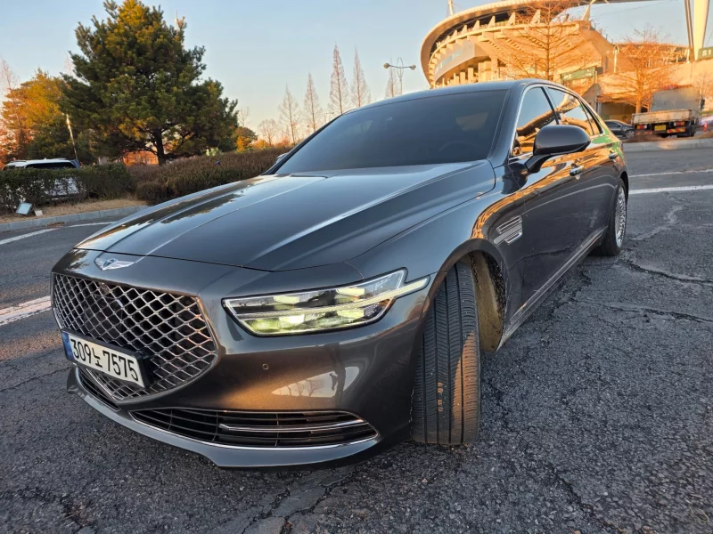 Genesis G90