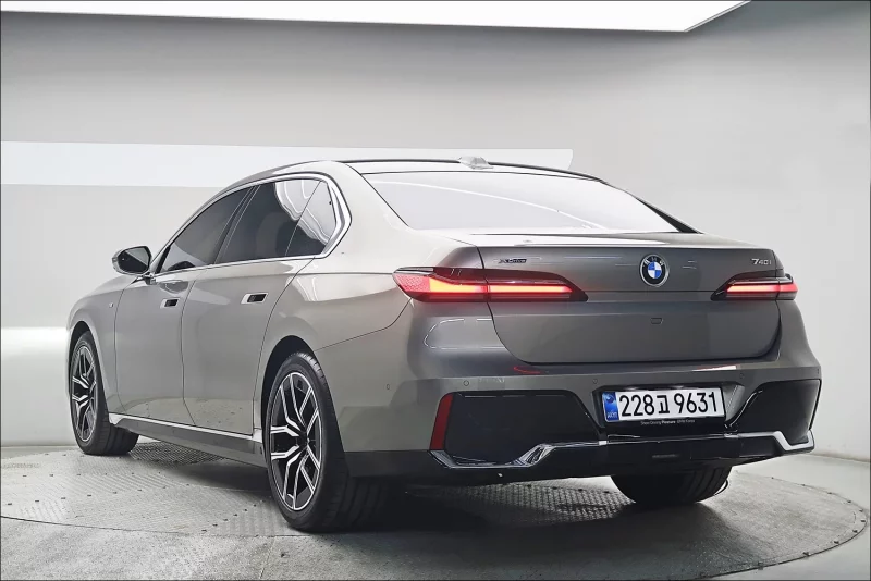 BMW 7-Series