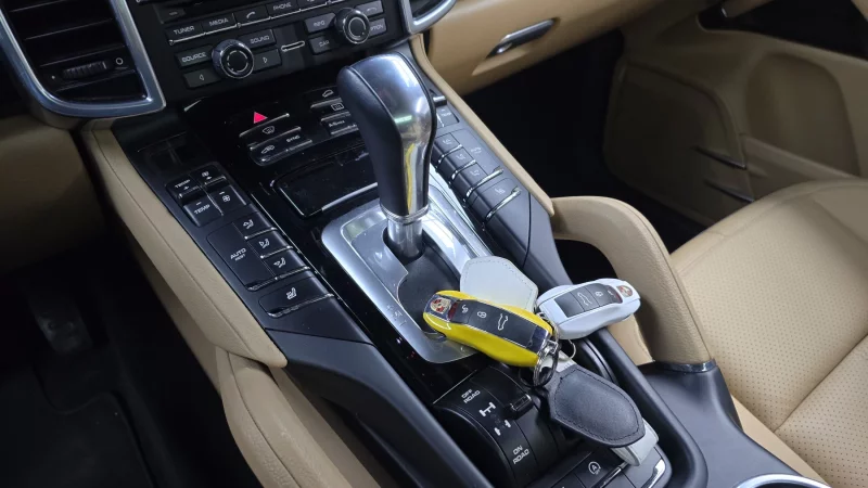 Porsche CAYENNE