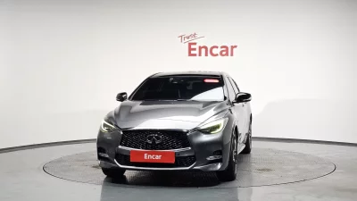 Infiniti Q30