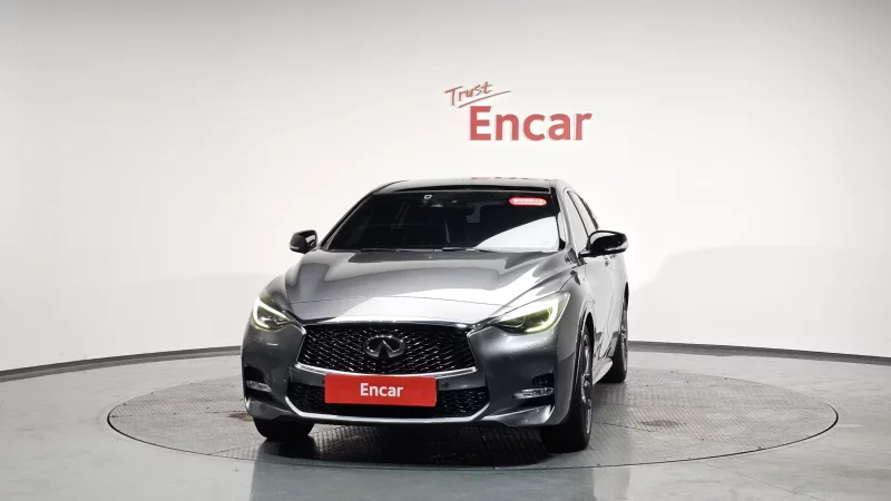 Infiniti Q30