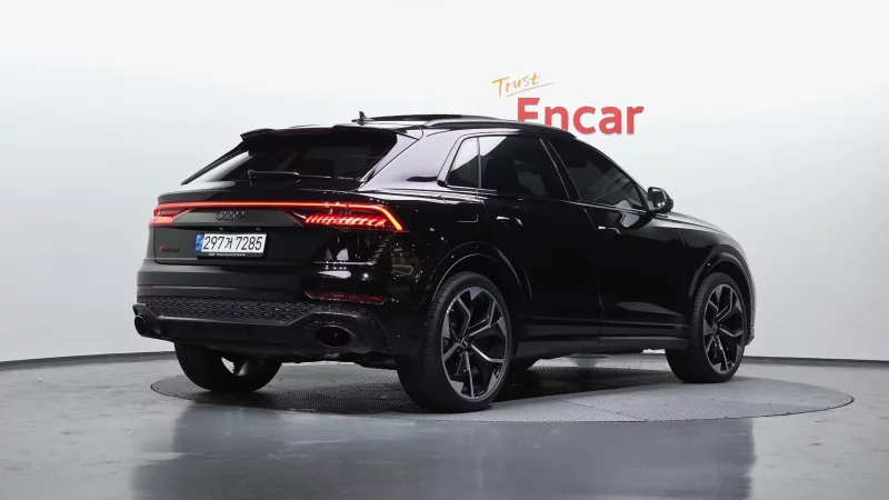 Audi RSQ8