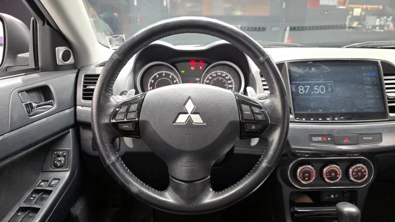 Mitsubishi LANCER