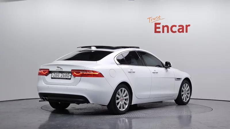 Jaguar XE