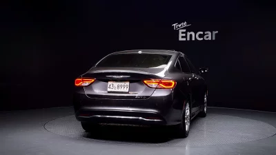 Chrysler 200