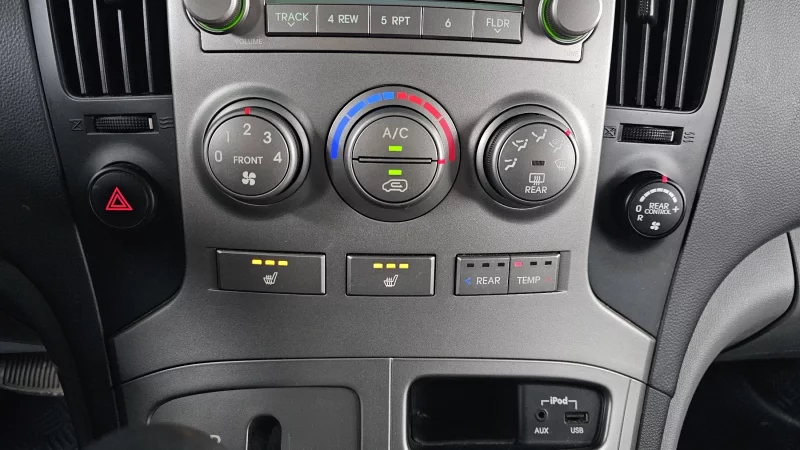 Hyundai Starex
