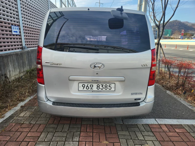Hyundai Starex