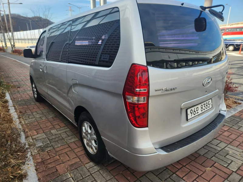 Hyundai Starex